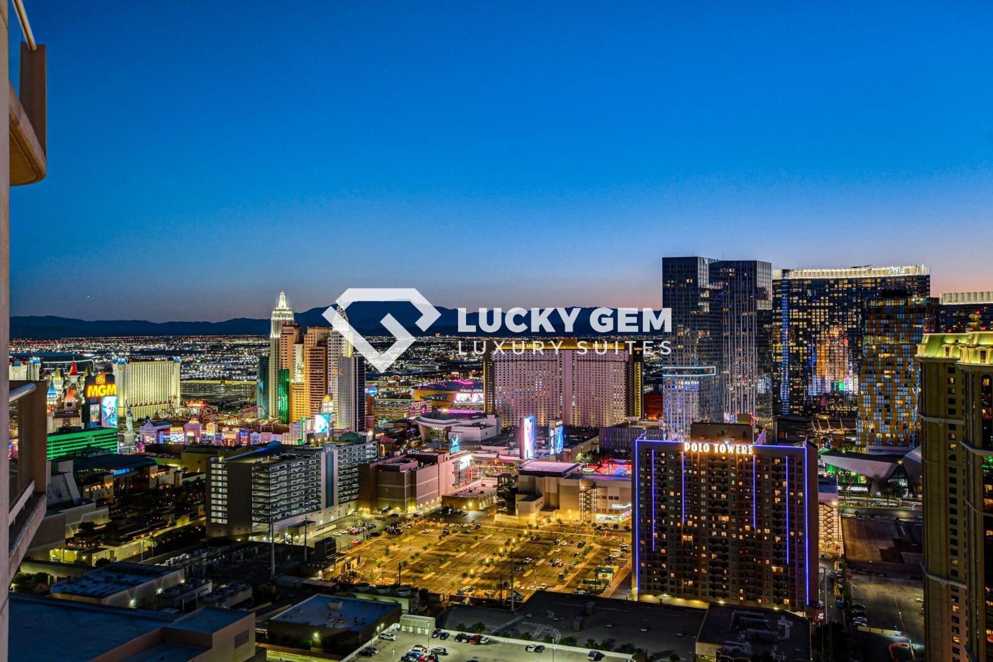 Lucky Gem Penthouse & Luxury Suites At Signature Resort, Balcony Strip View 3505 Лас-Вегас Екстер'єр фото