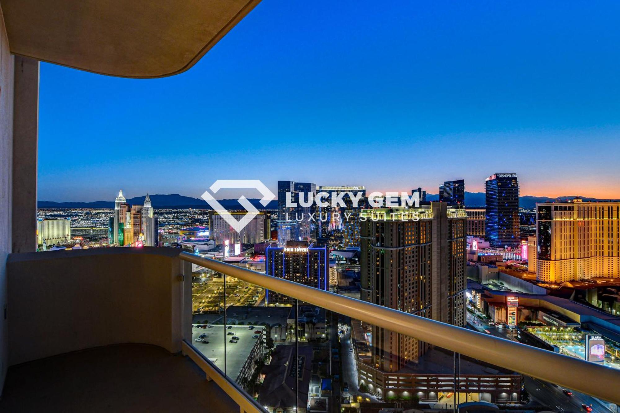 Lucky Gem Penthouse & Luxury Suites At Signature Resort, Balcony Strip View 3505 Лас-Вегас Екстер'єр фото